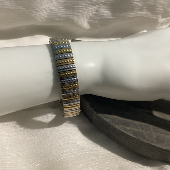 - 🌼Lux 2 Toned Silver & Gold Hypoallergenic Stretch Bracelet Bangle - Picture 7 of 15